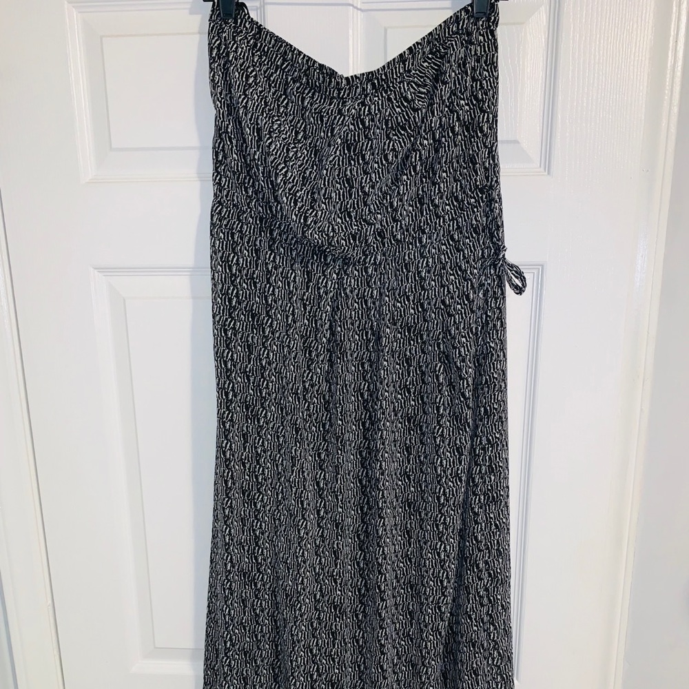 Long, black and white tube dress